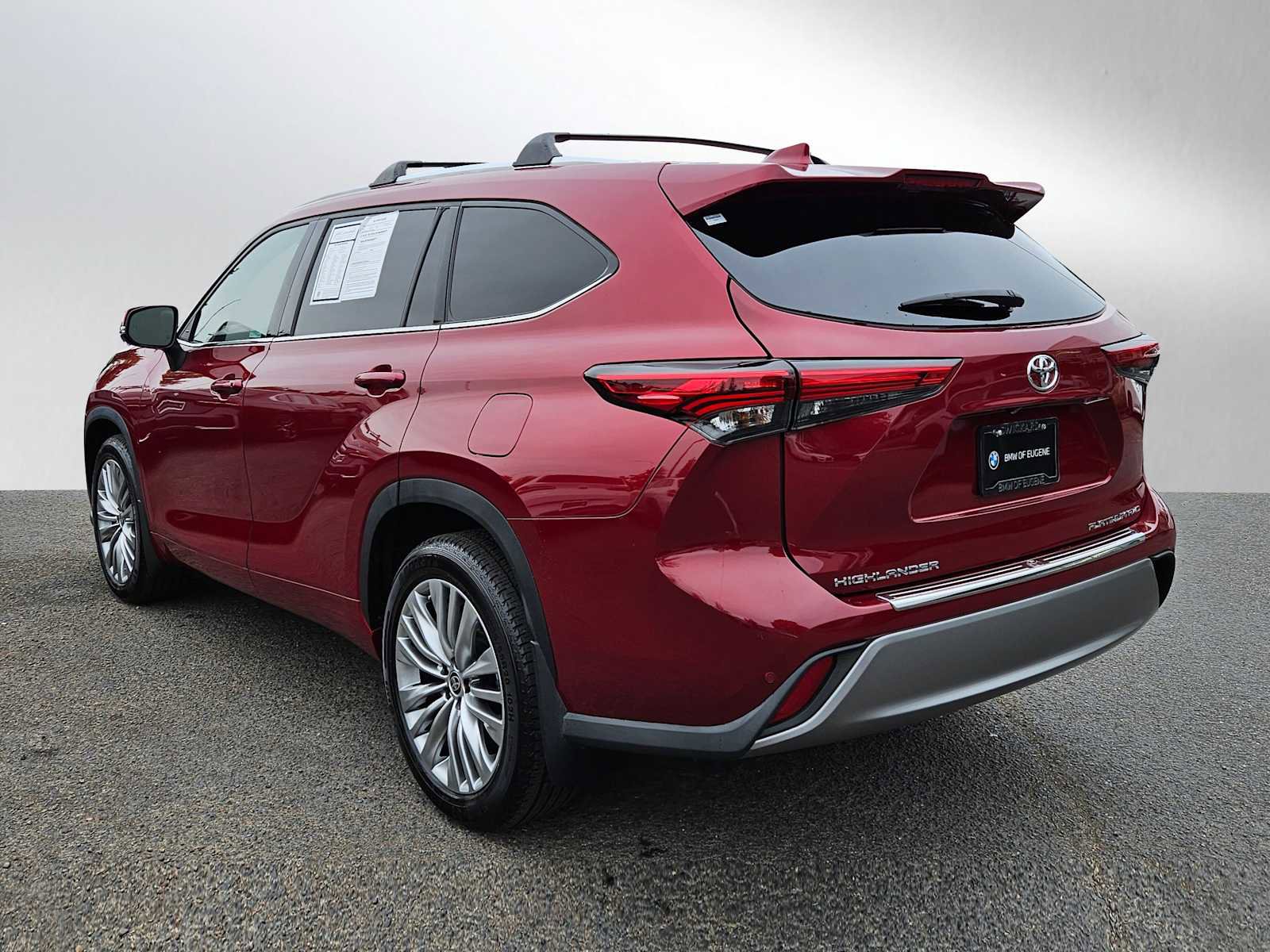 Used 2022 Toyota Highlander Platinum image 5