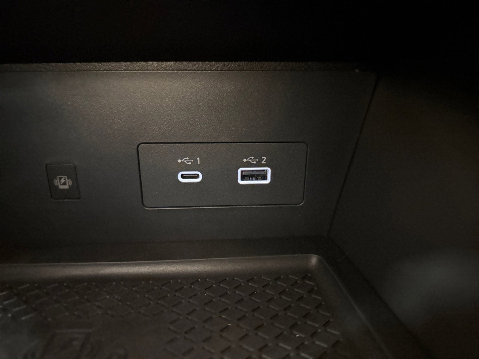 Used 2024 Nissan Pathfinder Platinum w/ Cargo Package image 24