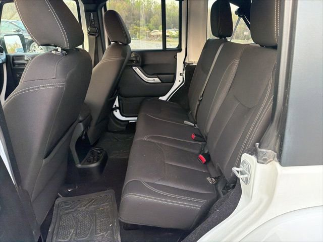 Used 2017 Jeep Wrangler Unlimited Sahara w/ Connectivity Group image 13