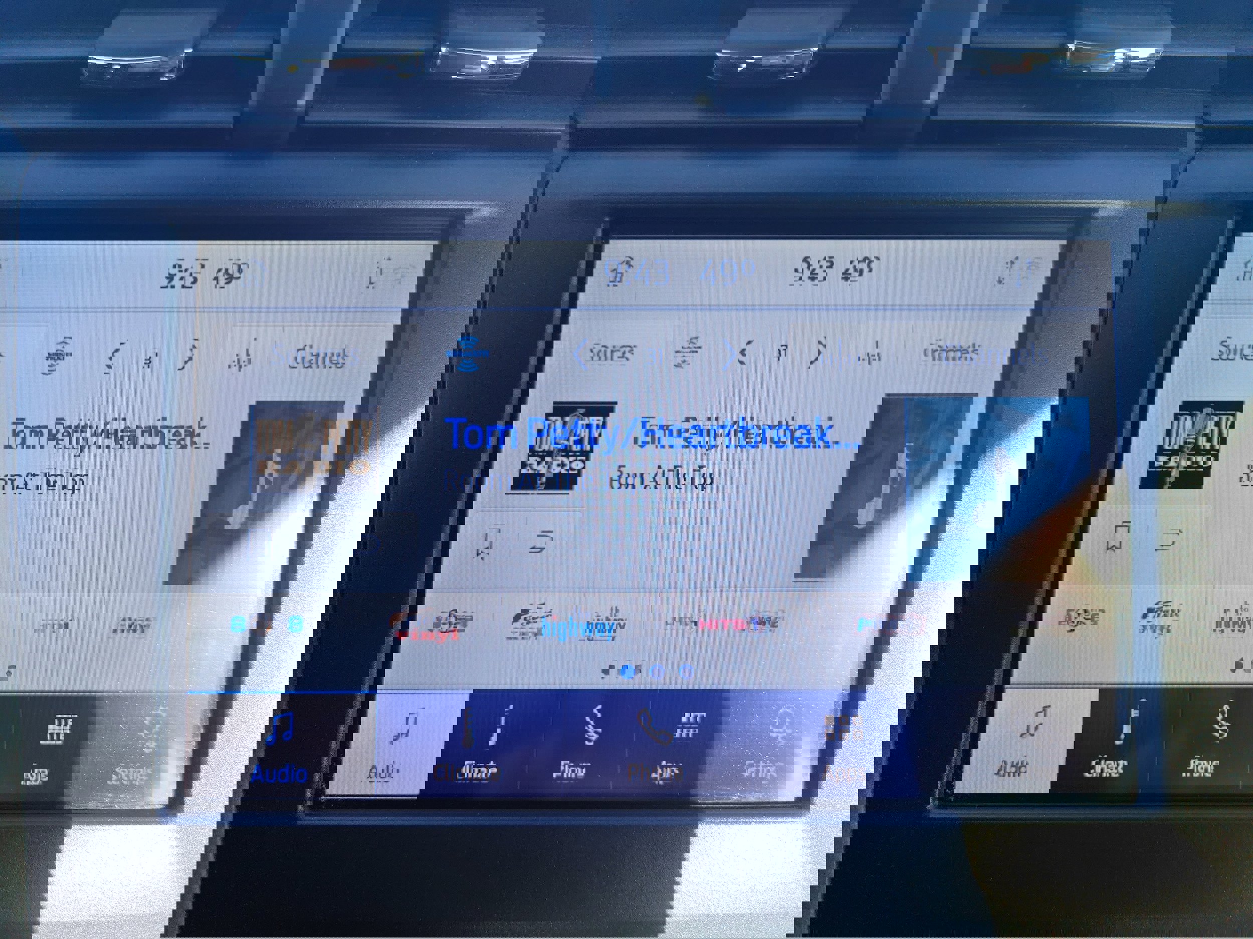 Used 2020 Ford Fusion SE w/ Equipment Group 151A image 16