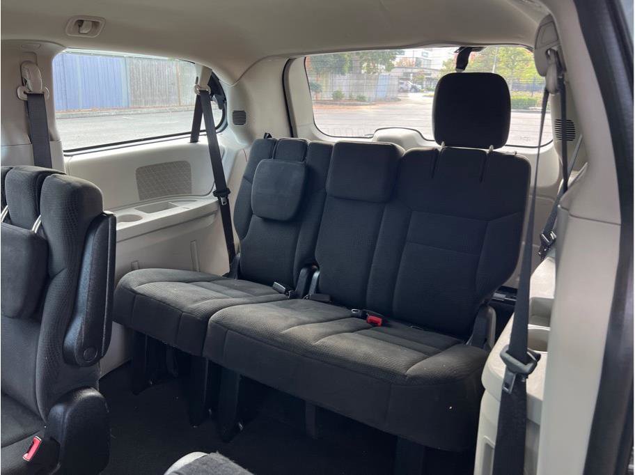 Used 2016 Dodge Grand Caravan American Value Package w/ UConnect Hands-Free Group image 15
