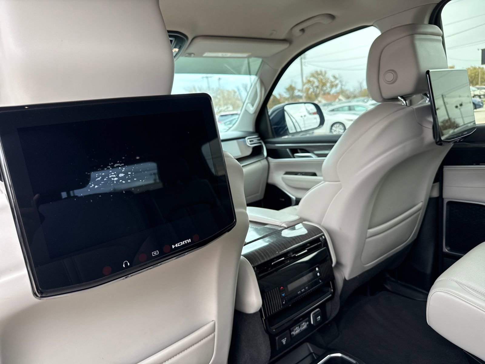 Used 2022 Jeep Wagoneer Series III w/ Convenience Group I image 31