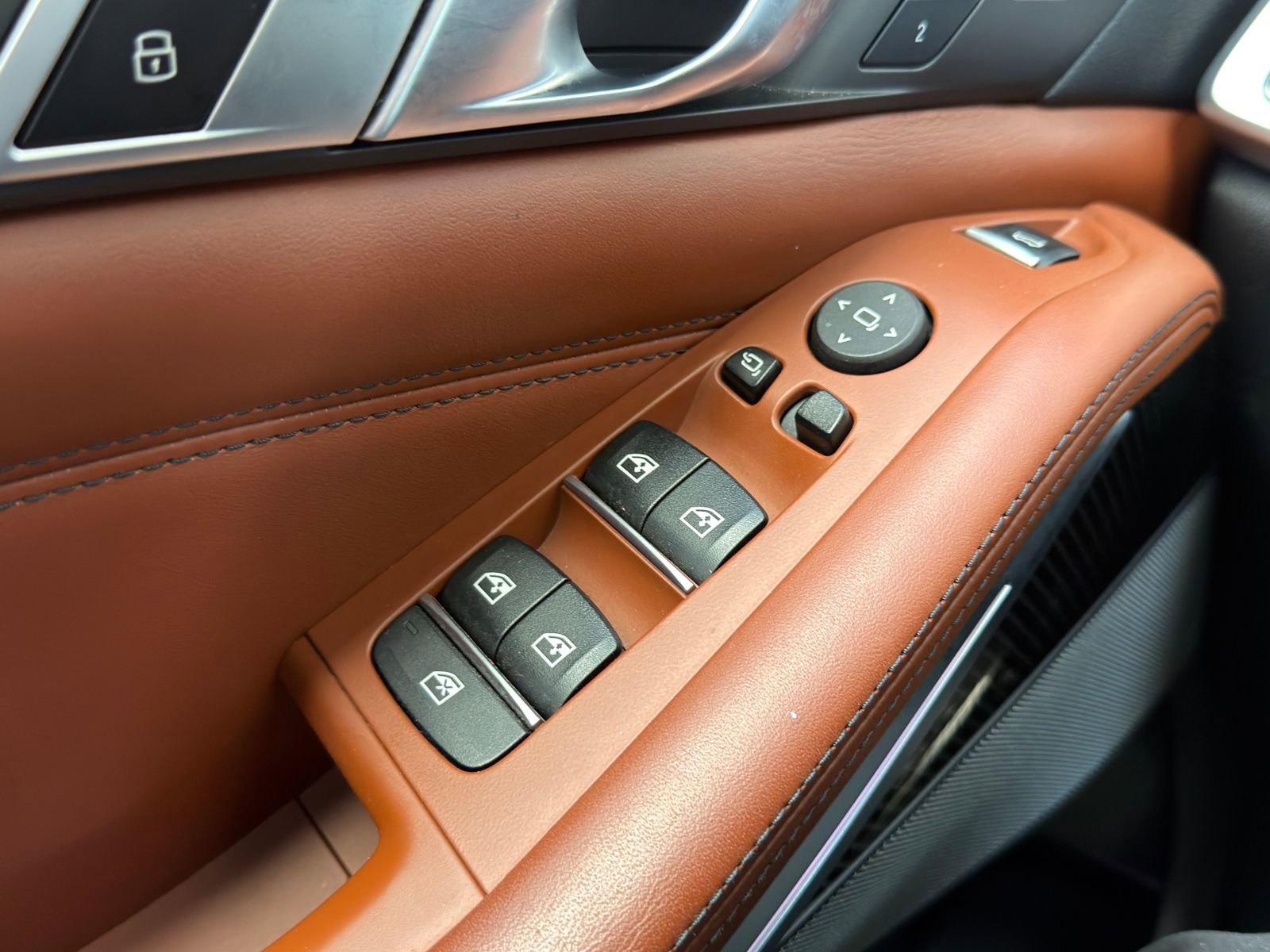 Used 2022 BMW X5 M50i image 23