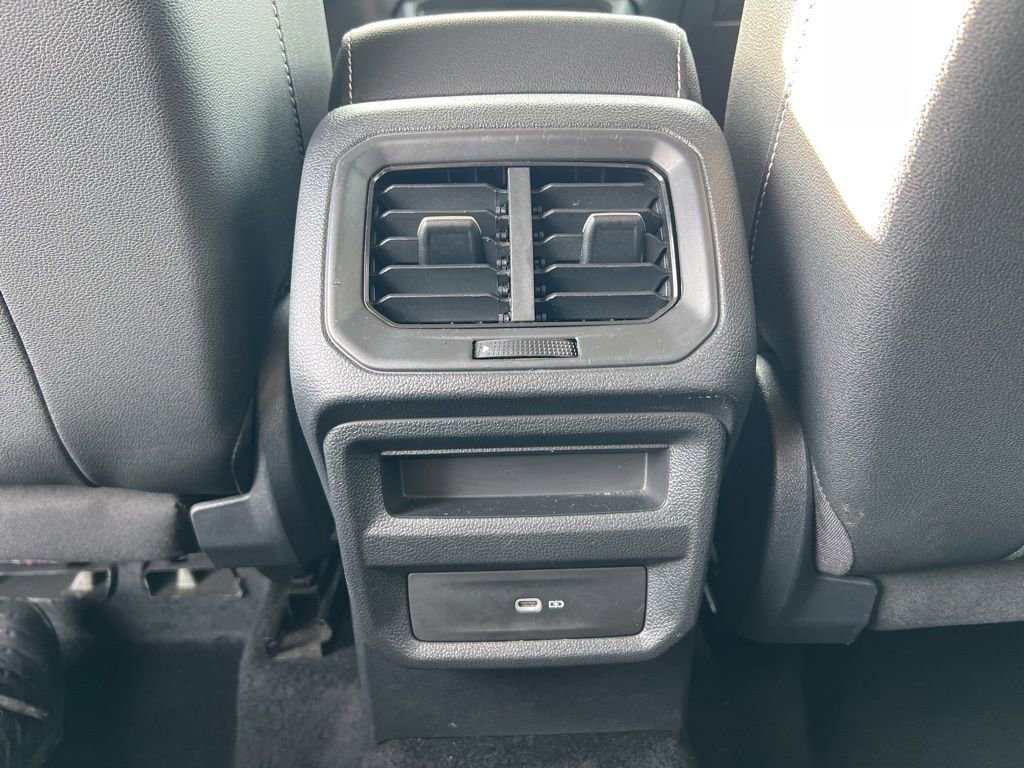 Used 2024 Volkswagen Taos SE image 26