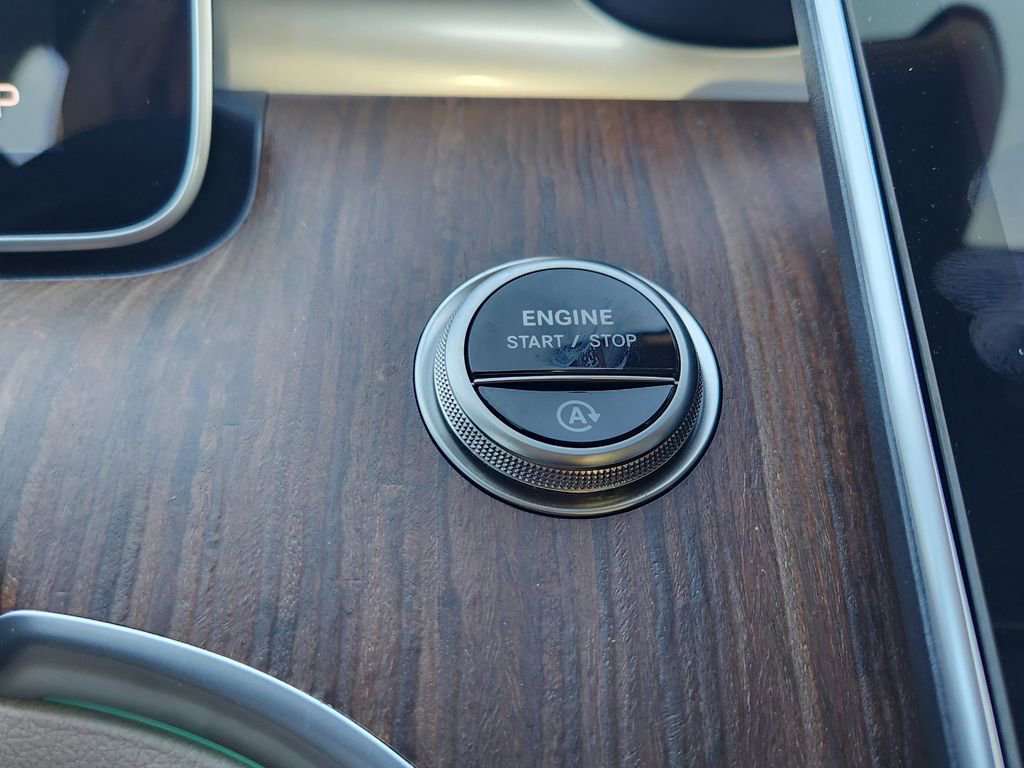 Used 2025 Mercedes-Benz C 300 4MATIC Sedan image 20