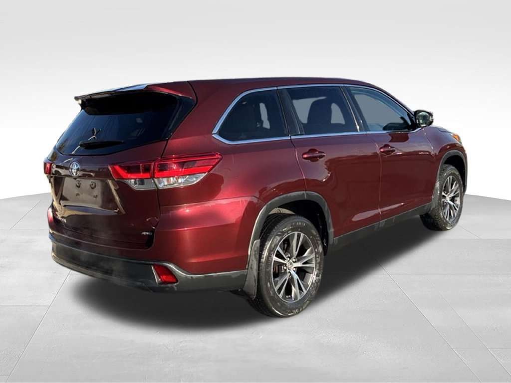 Used 2019 Toyota Highlander LE AWD/4WD image 14