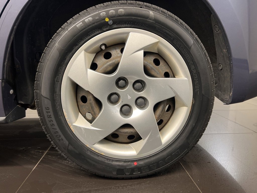 Used 2009 Pontiac Vibe w/ Preferred Package image 7