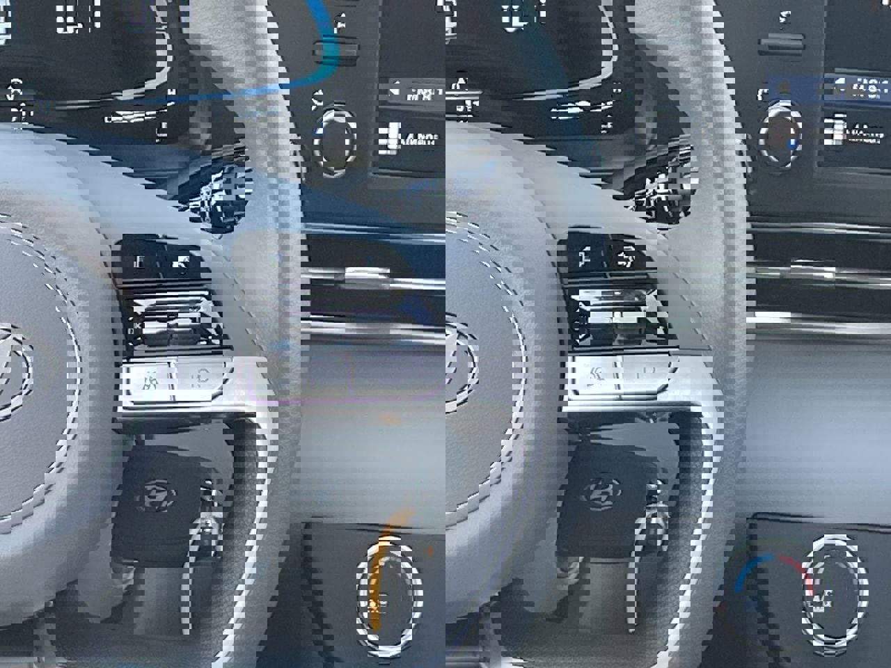 Certified 2025 Hyundai Elantra SE image 23