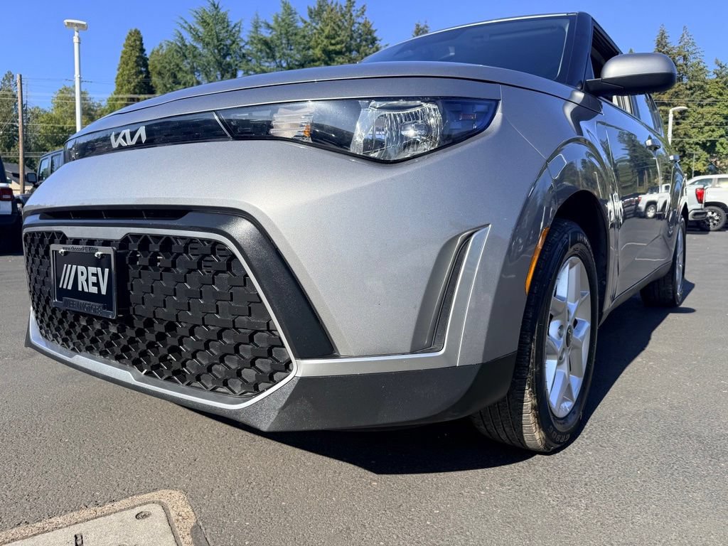 Used 2023 Kia Soul LX w/ Option Group 015 FWD image 10