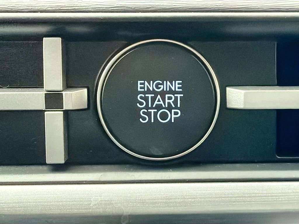 Used 2025 Hyundai Santa Fe Limited image 38