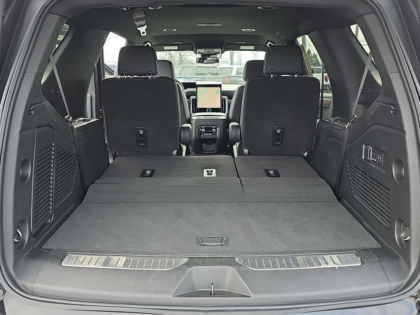 Used 2025 GMC Yukon Denali image 32