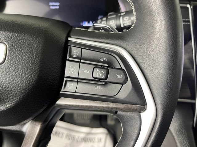 Used 2023 Jeep Grand Cherokee L Limited AWD/4WD image 22
