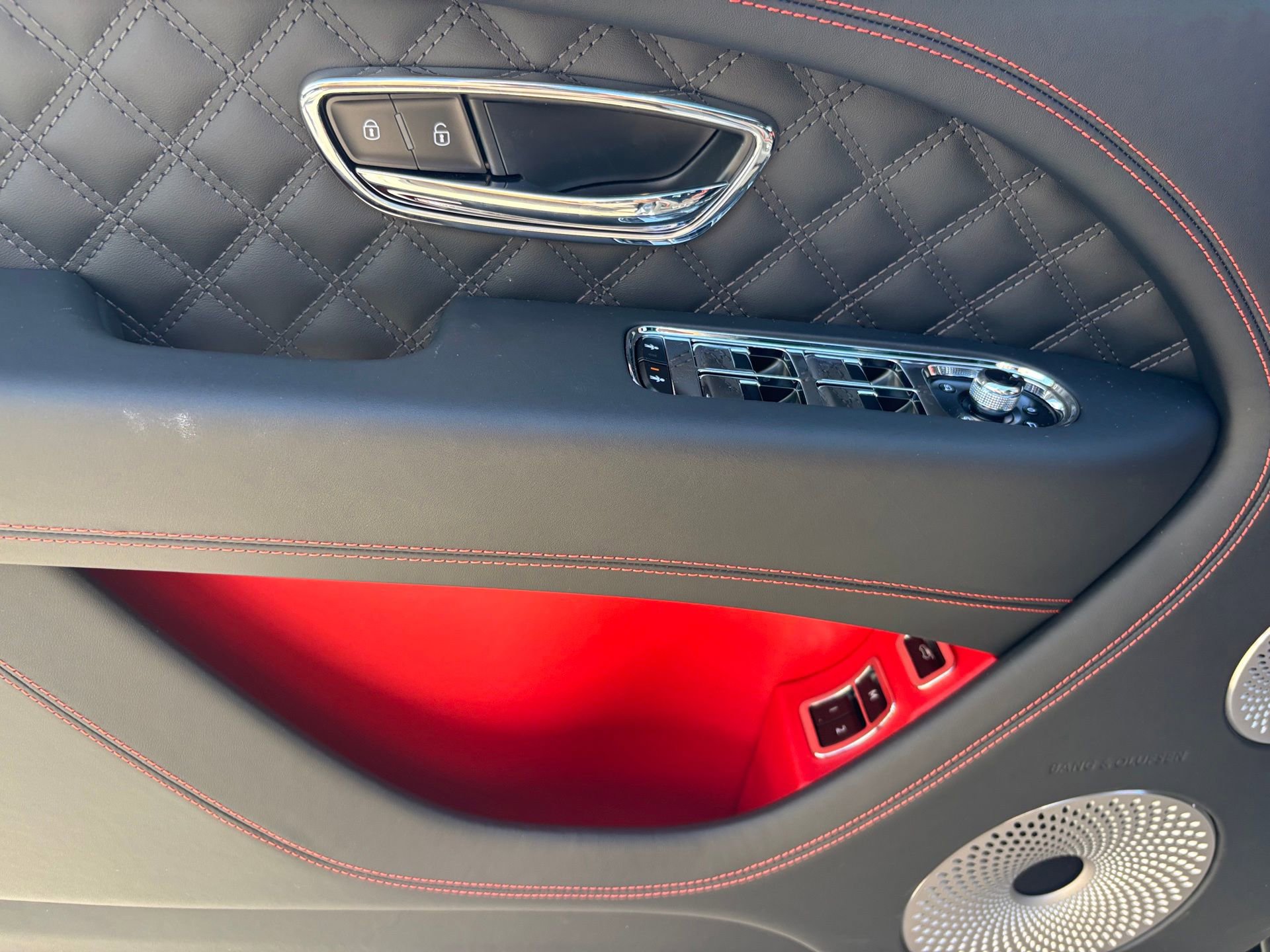 New 2025 Bentley Bentayga image 40