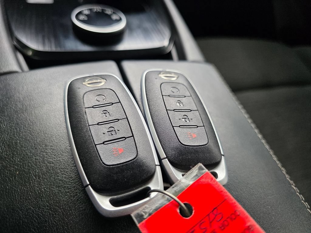 Used 2023 Nissan Rogue SV AWD/4WD image 6
