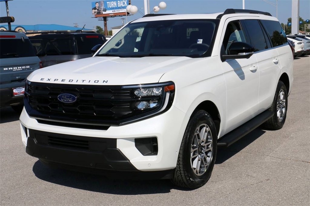 New 2025 Ford Expedition Active image 2