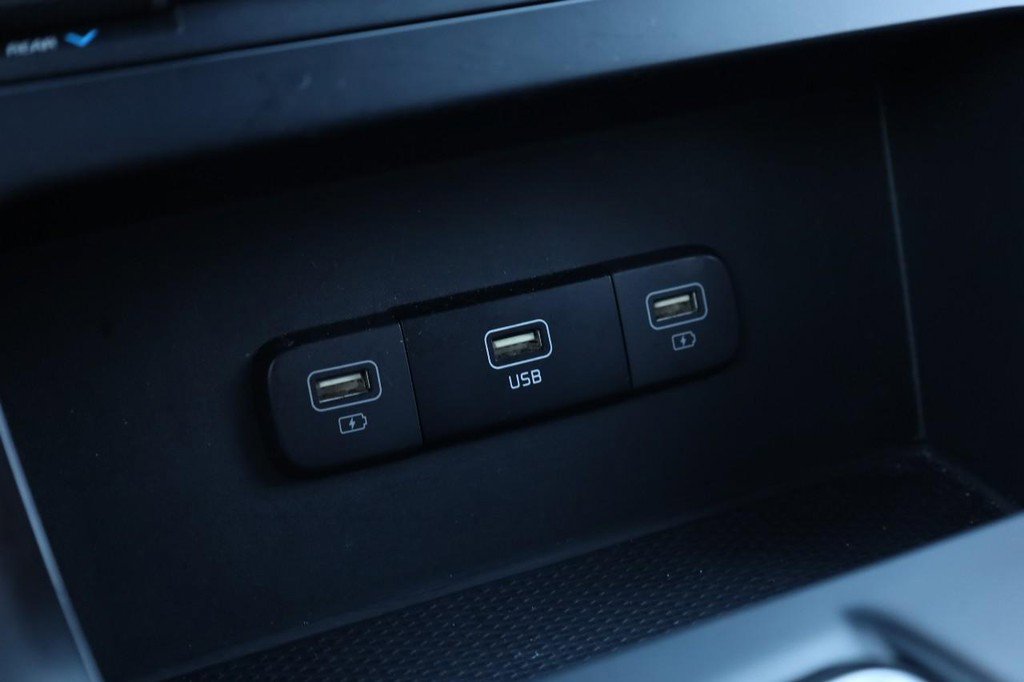 Used 2024 Kia Carnival LX image 16