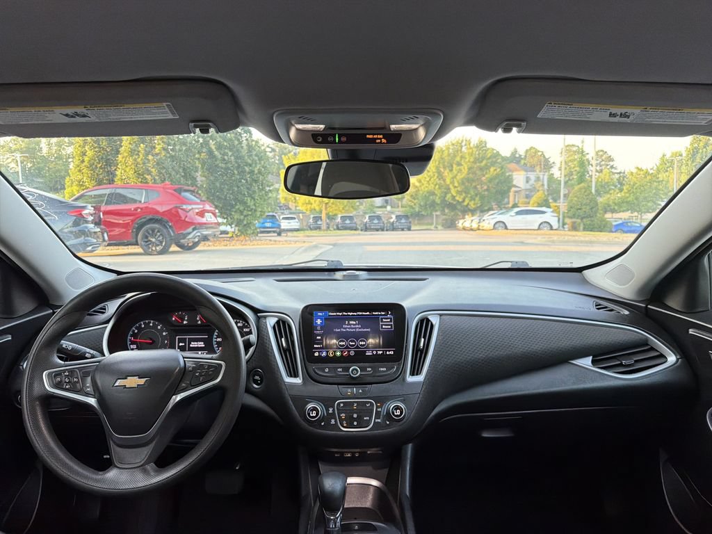 Used 2023 Chevrolet Malibu LT FWD image 17