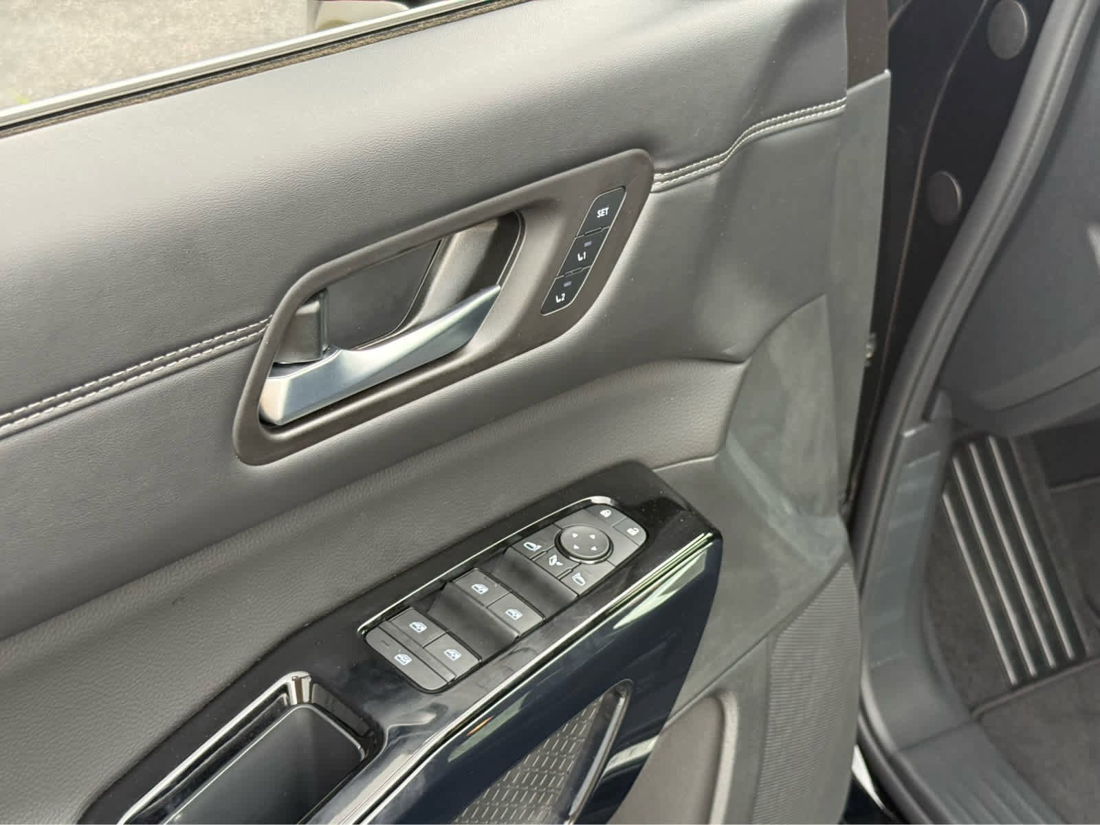 New 2026 Nissan Pathfinder Platinum AWD/4WD image 12