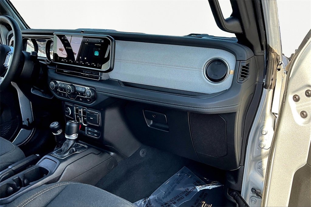 Used 2024 Jeep Wrangler Sahara image 17
