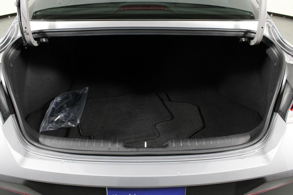 Used 2026 Hyundai Elantra Sport image 17