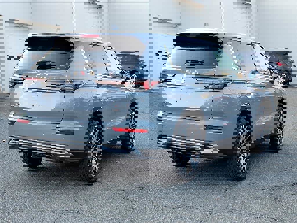 New 2026 Mitsubishi Outlander SE image 4