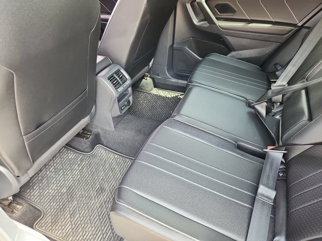 Used 2023 Volkswagen Tiguan SE R-Line AWD/4WD image 8