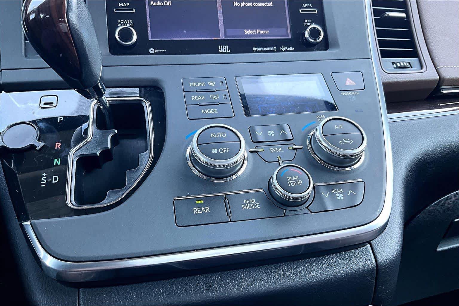 Used 2019 Toyota Sienna Limited Premium w/ Carpet Mat Package AWD/4WD image 35