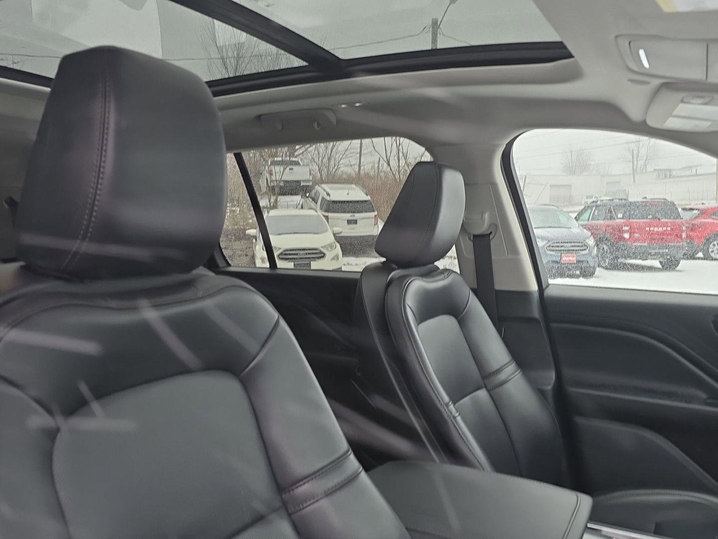 Used 2025 Lincoln Aviator AWD image 40