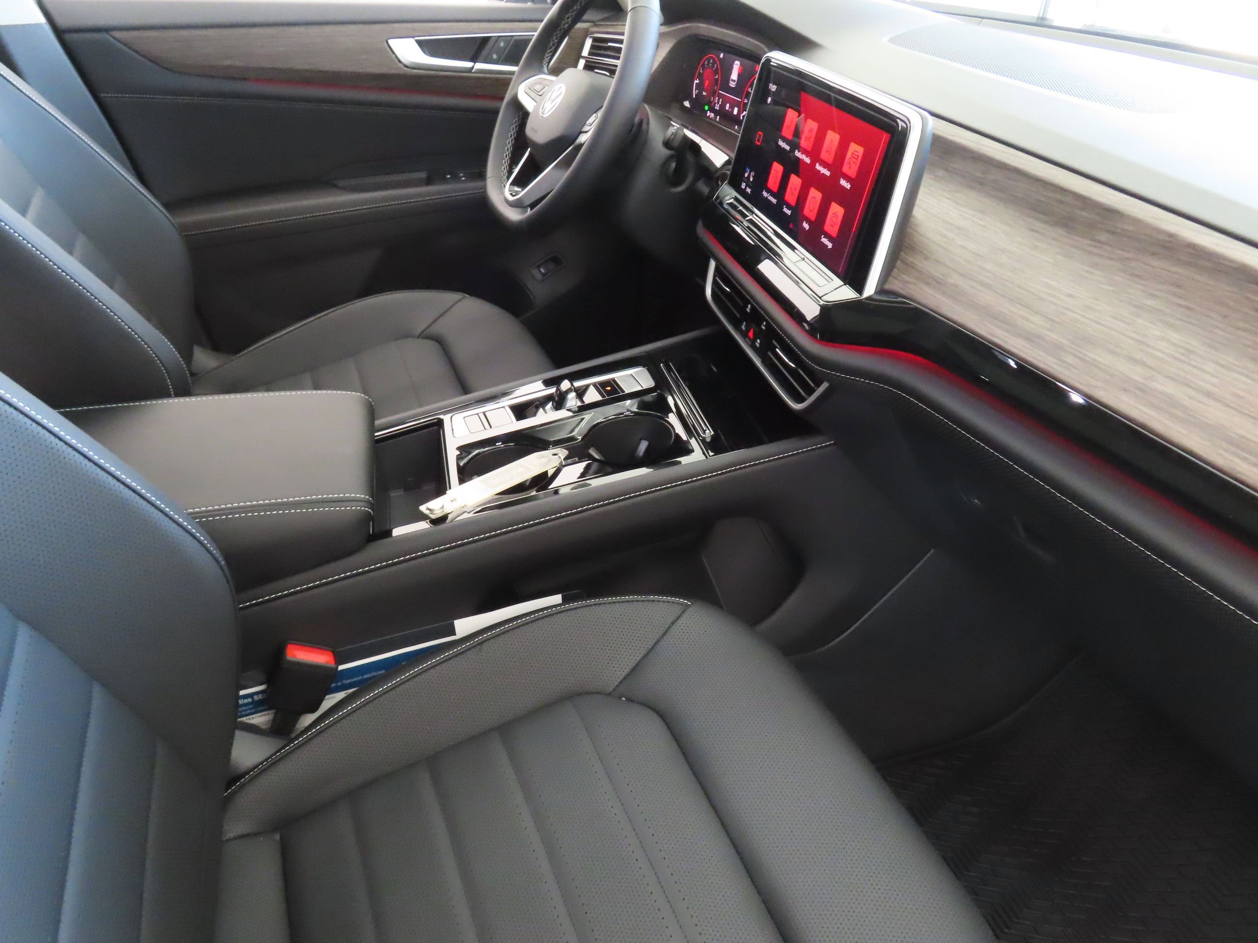 New 2025 Volkswagen Atlas SEL image 28