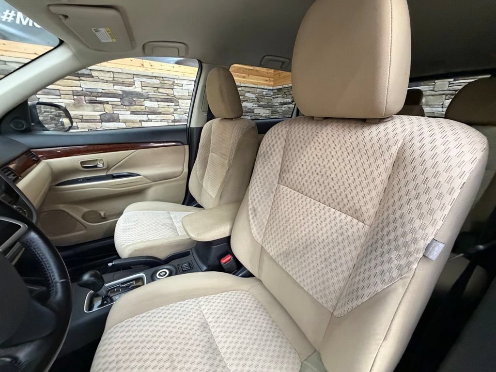 Used 2014 Mitsubishi Outlander GT AWD/4WD image 13