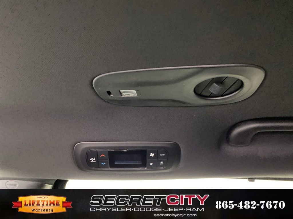 New 2026 Chrysler Pacifica Select image 33
