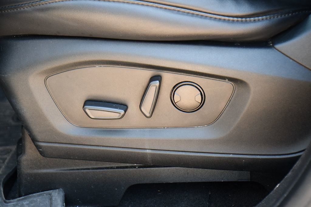 Used 2021 Ford Explorer XLT w/ Equipment Group 202A AWD/4WD image 26