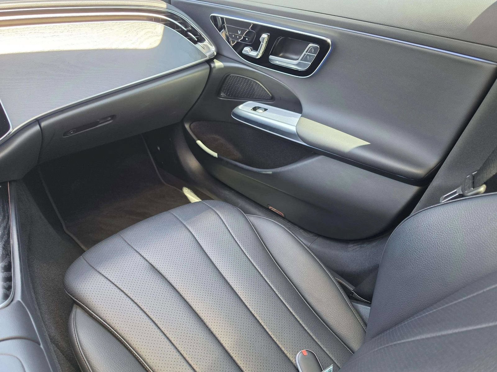 Used 2025 Mercedes-Benz E 350 4MATIC Sedan image 28