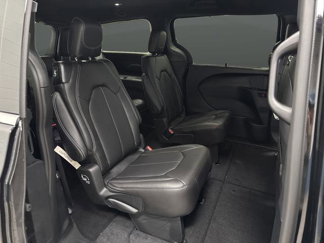 New 2026 Chrysler Pacifica Select image 32