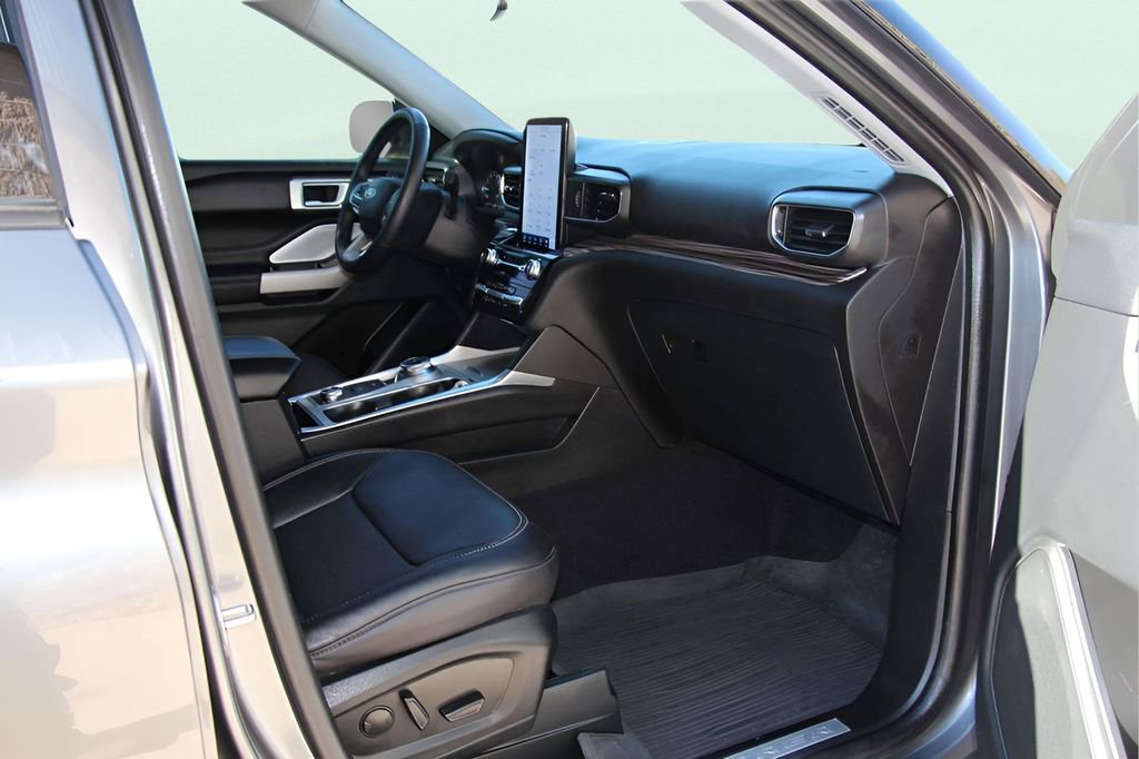 Used 2024 Ford Explorer Limited w/ Limited Technology Package image 31