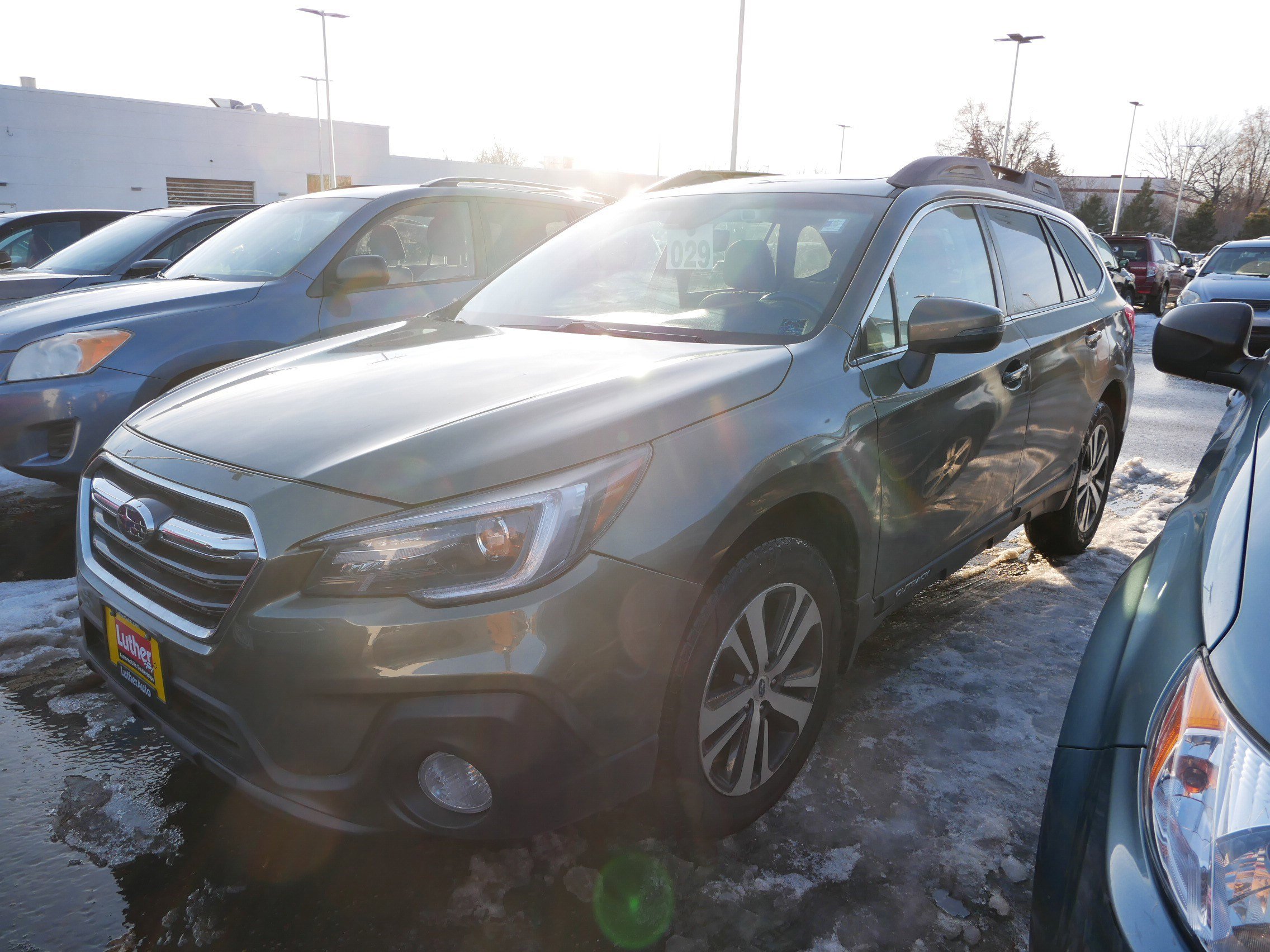 Used 2018 Subaru Outback 2.5i Limited image 2