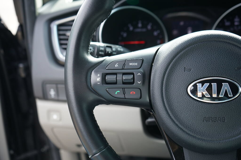 Used 2015 Kia Sedona EX FWD image 22