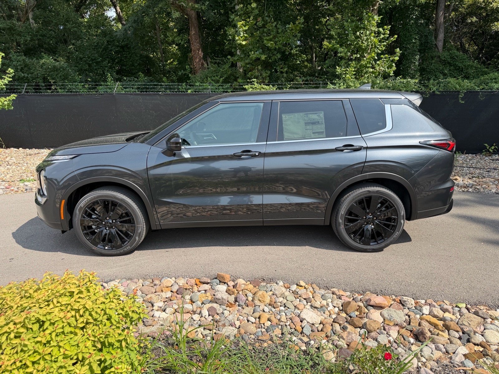 New 2026 Mitsubishi Outlander LE AWD/4WD image 2