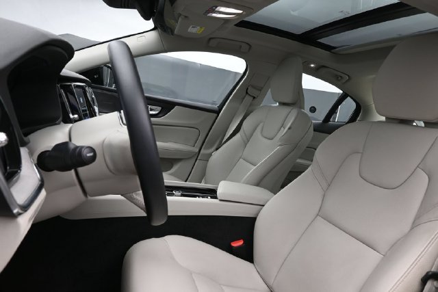 Used 2024 Volvo S60 B5 Plus w/ Climate Package FWD image 10