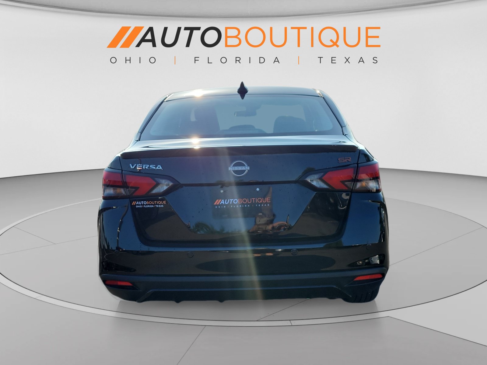 Used 2025 Nissan Versa SR w/ Trunk Package FWD image 4