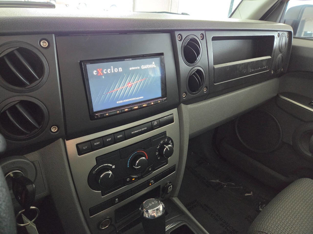 Used 2007 Jeep Commander Sport image 33