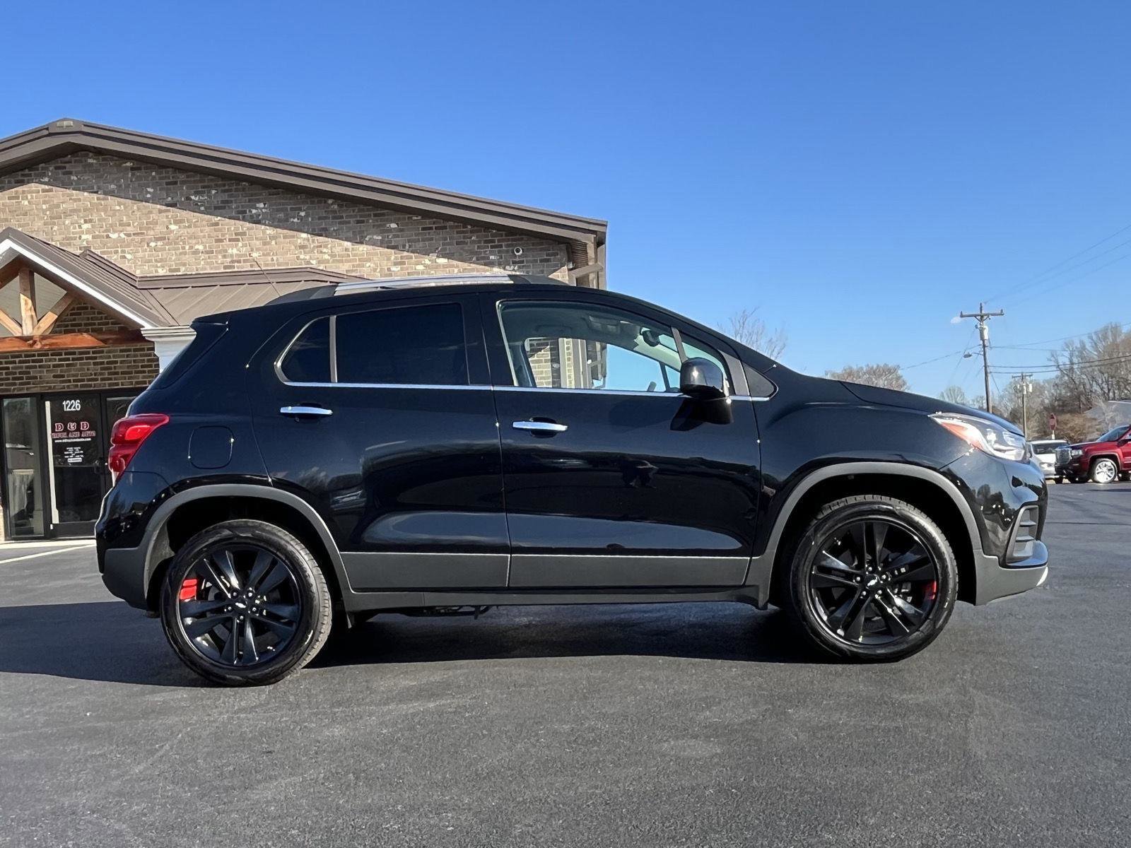 Used 2020 Chevrolet Trax LT w/ LT Convenience Package image 23