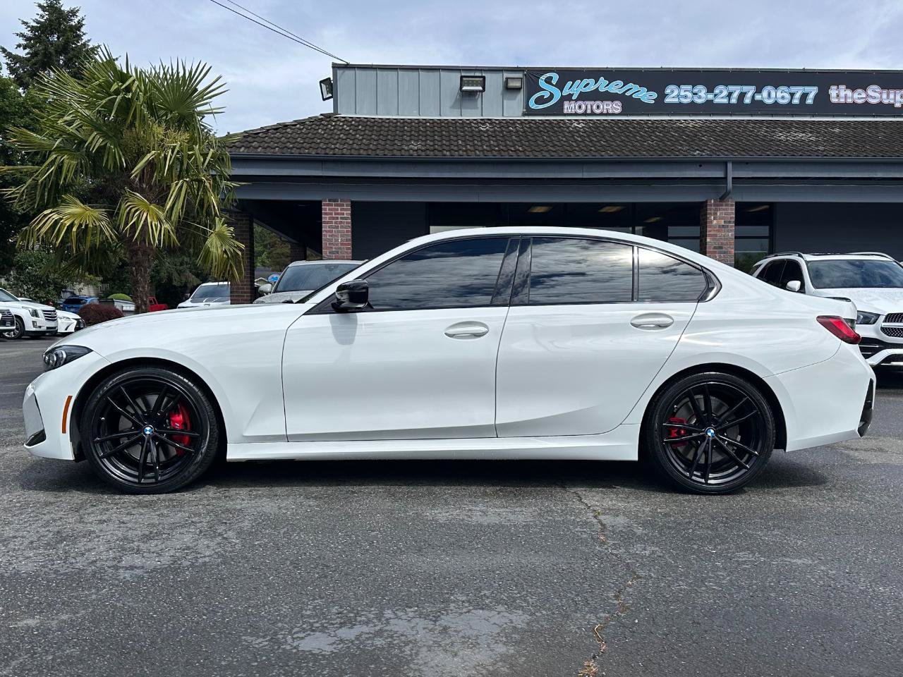 Used 2023 BMW 330i Sedan w/ M Sport Package RWD image 3