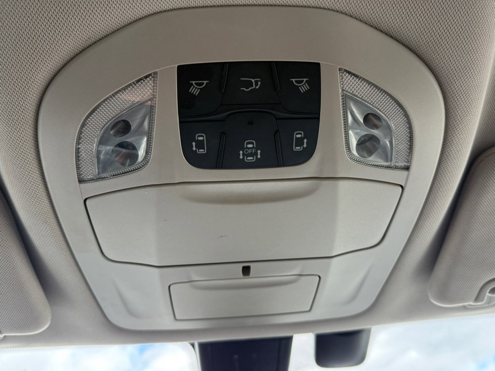 Used 2017 Chrysler Pacifica Touring-L Plus image 38