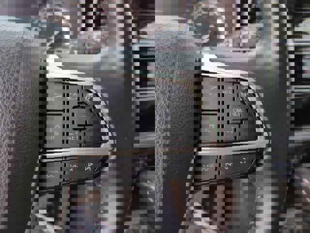 Used 2022 Toyota Highlander XLE image 25