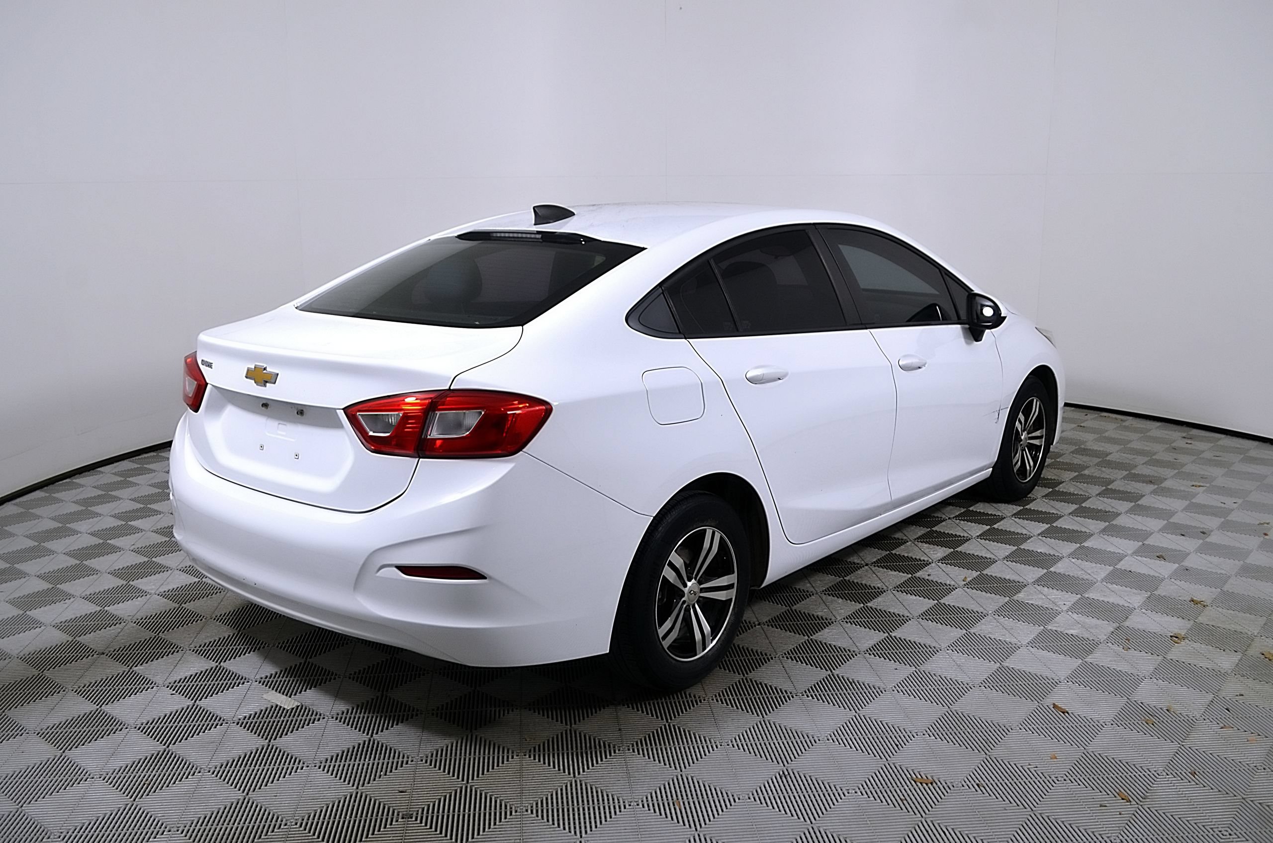 Used 2018 Chevrolet Cruze LS FWD image 8