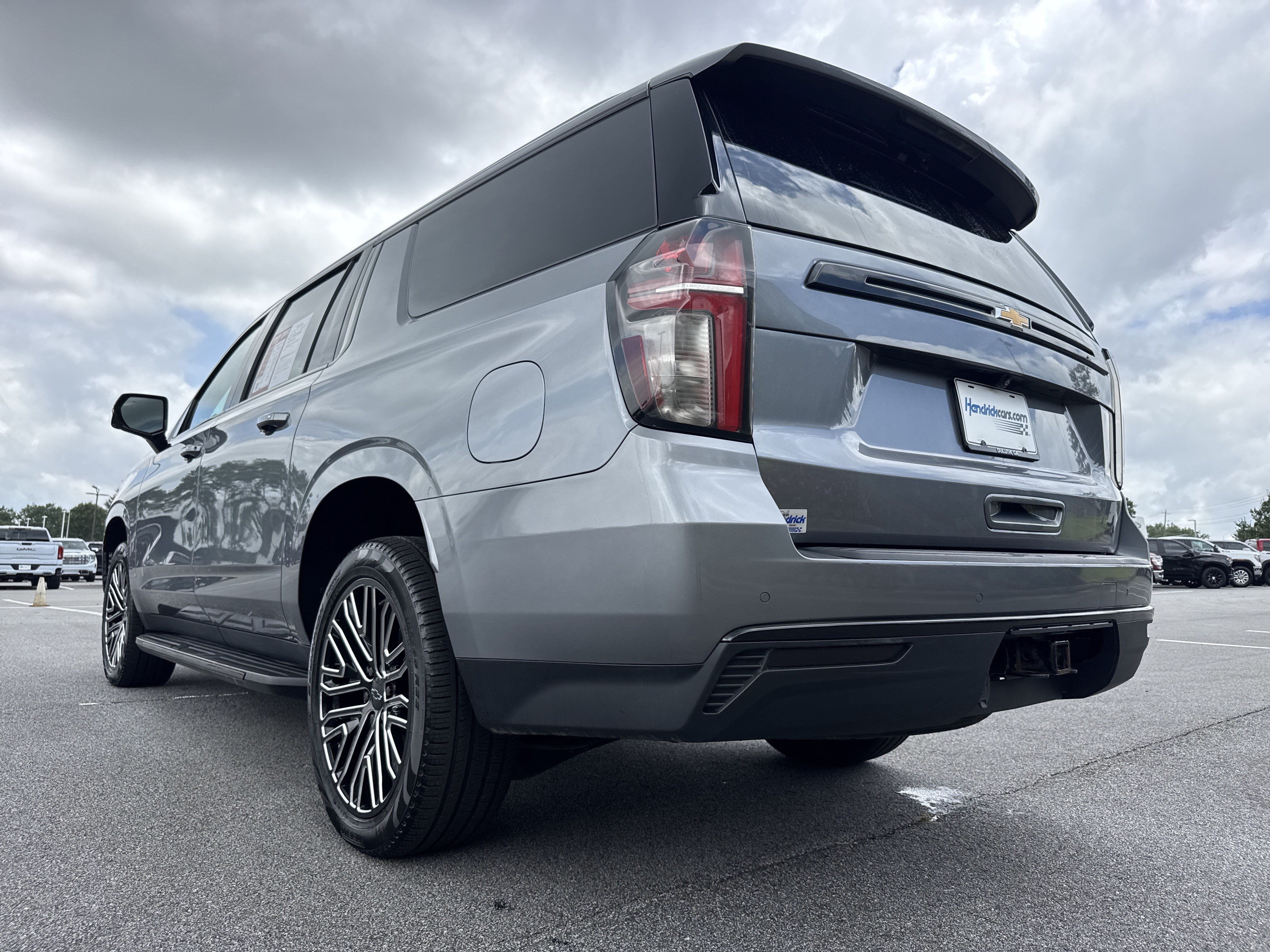 Used 2022 Chevrolet Suburban LT w/ Luxury Package AWD/4WD image 8
