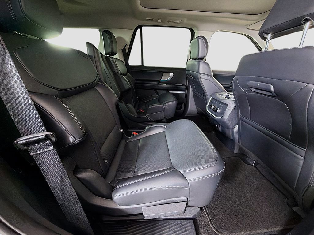 Used 2025 Ford Expedition Platinum AWD/4WD image 29