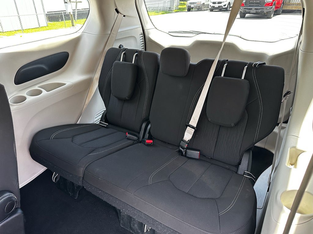 Used 2023 Chrysler Voyager LX FWD image 25