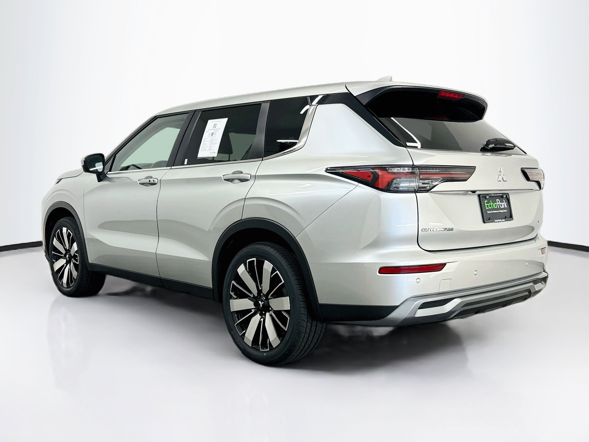 Used 2025 Mitsubishi Outlander SE AWD/4WD image 5